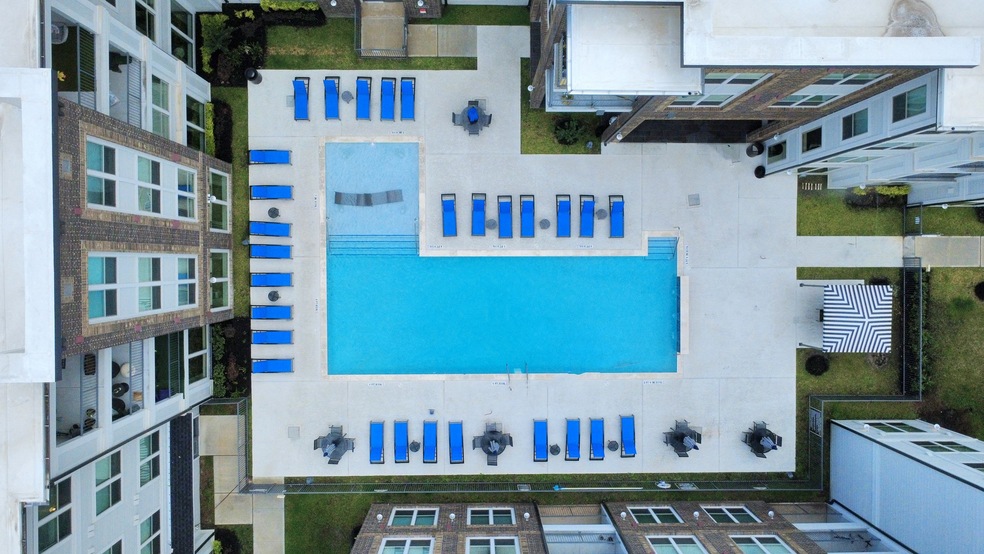 4840 N Shepherd Dr unit 2107, Houston, TX 77018 - photo 1