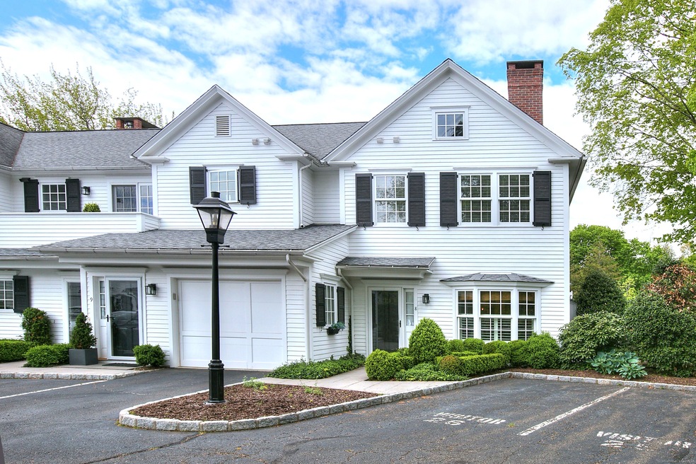 220 Riverside Ave unit 8, Westport, CT 06880 - photo 1