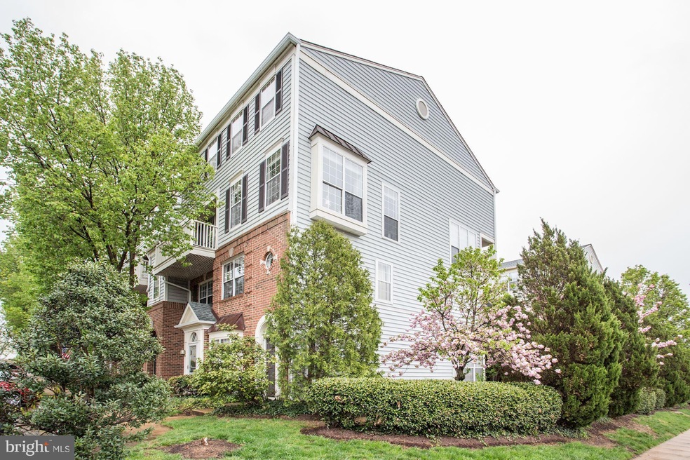 1734 Kingsgate Ct unit 303, Alexandria, VA 22302 - photo 1