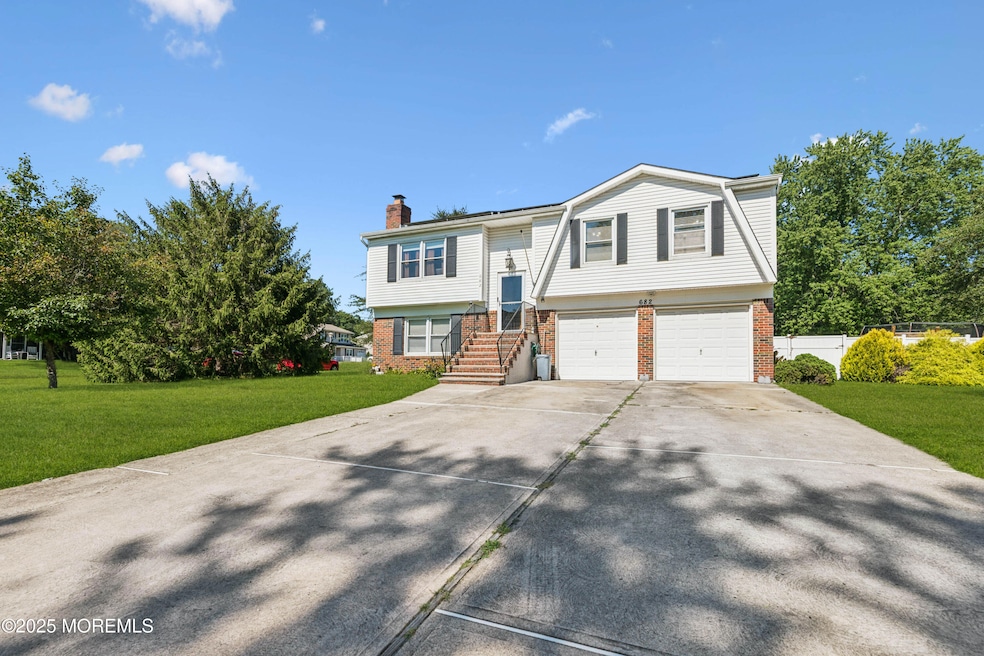 682 Millbrook Rd, Brick, NJ 08724 - photo 1