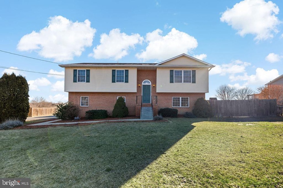 280 Libby Ann Dr, Bunker Hill, WV 25413 - photo 1