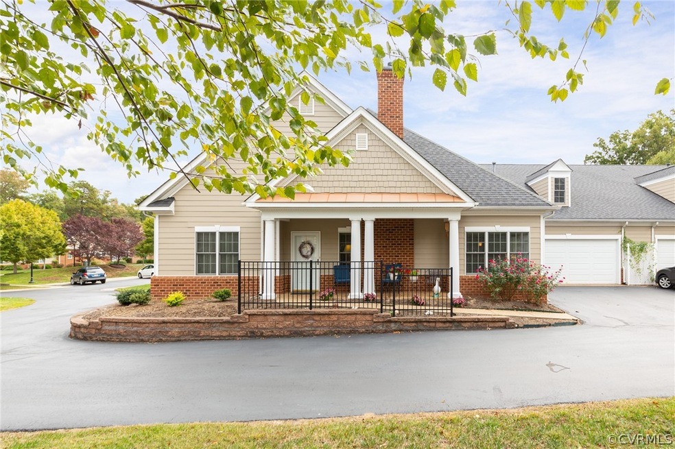 Maintenance free one level living in Midlothian!