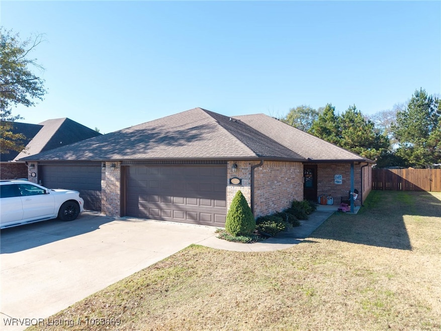 1001,1009,1102,1110 Springhill, Barling, AR 72923 - photo 1