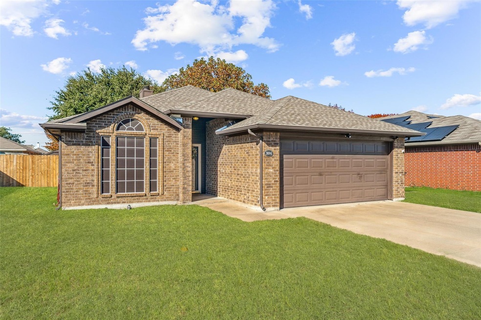 304 Odell St, Cleburne, TX 76033 - photo 1