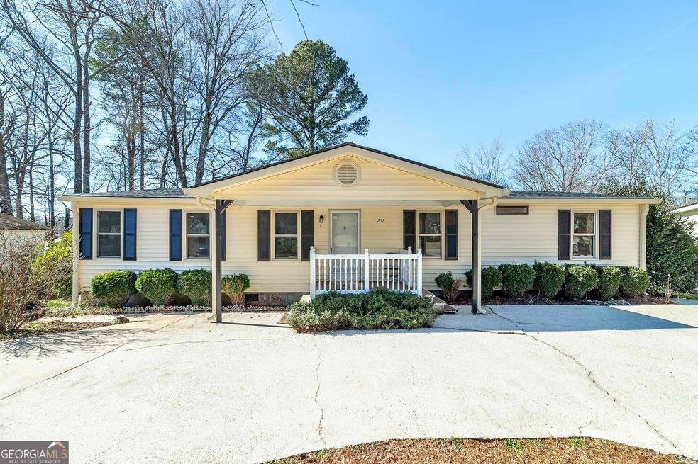 252 Lakeview Dr, Locust Grove, GA 30248 - photo 1