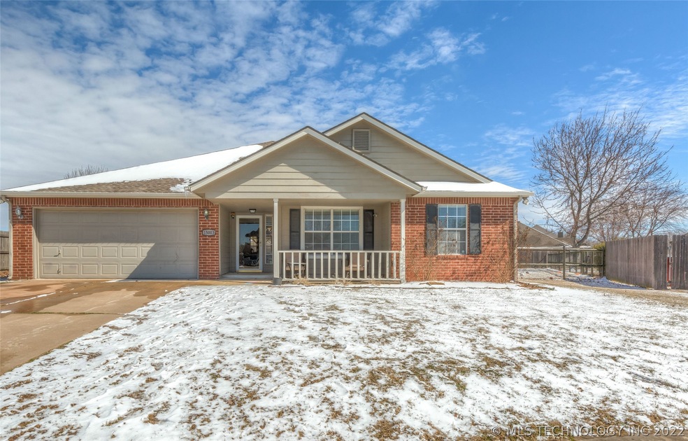 Such a cute home, ready to move your stuff right i