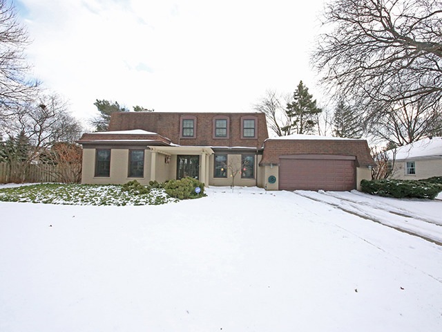240 E Thompson Dr, Wheaton, IL 60189 - photo 1