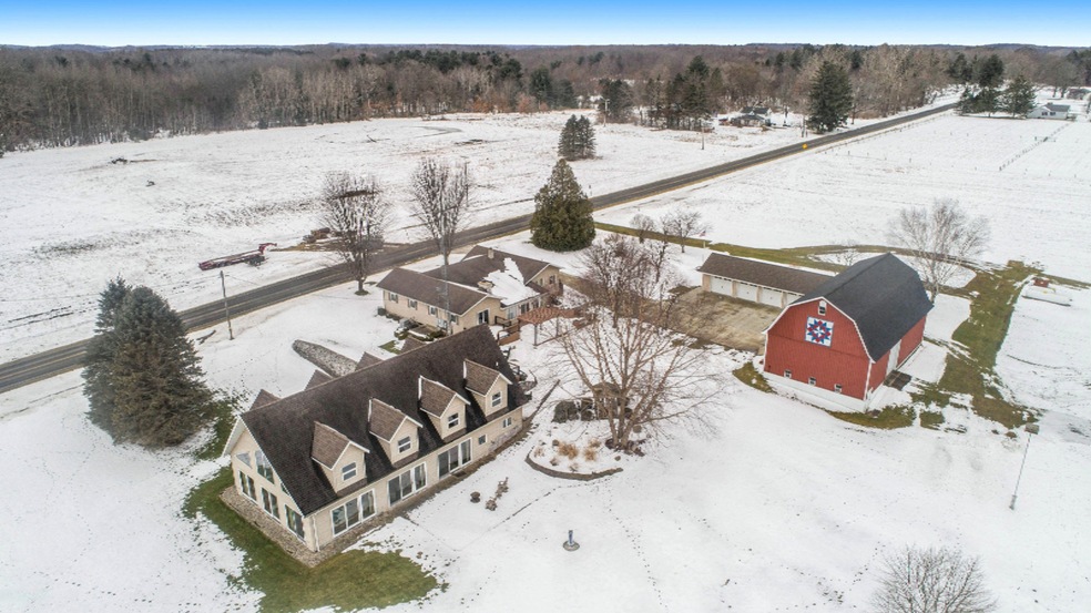 40 ACRES, HOME , POOL, BARNS