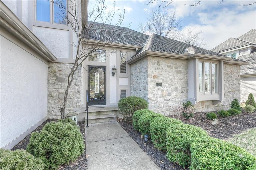 Sought after Berkshire villa. Close to Town Center