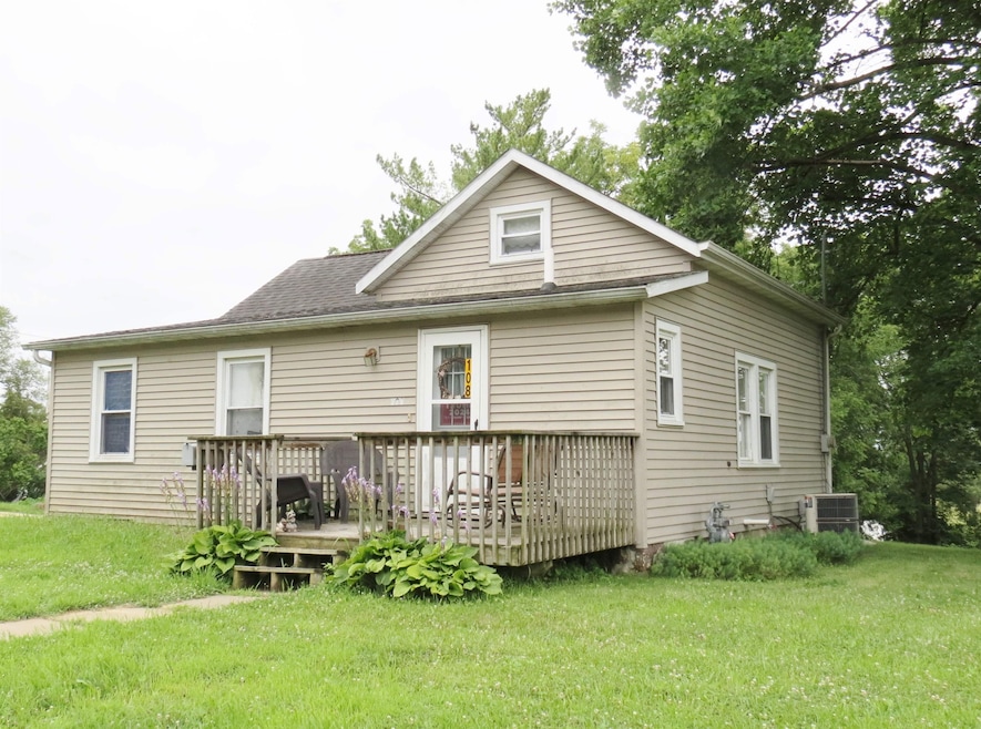 108 W Monroe St, Maquoketa, IA 52060 - photo 1