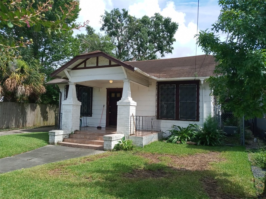 736 E 6th 1/2 St, Houston, TX 77007 - photo 1
