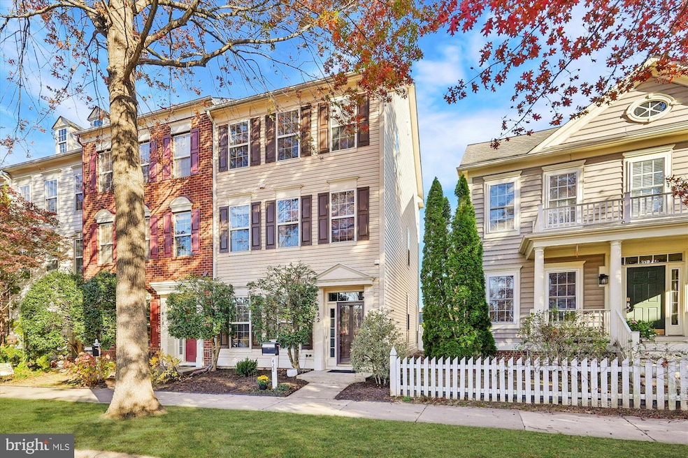 422 Chestnut Hill St, Gaithersburg, MD 20878 - photo 1