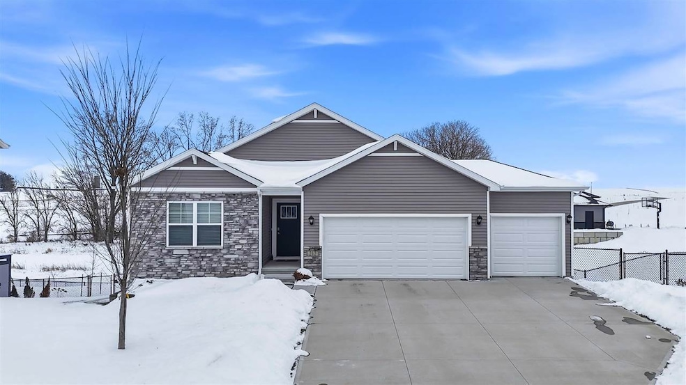 212 Dawson Dr, West Branch, IA 52358 - photo 1