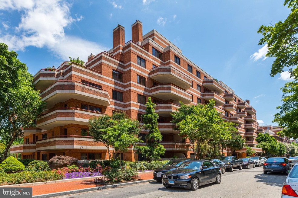 Emerson House on the Park unit 510, Washington, DC 20037 - photo 1