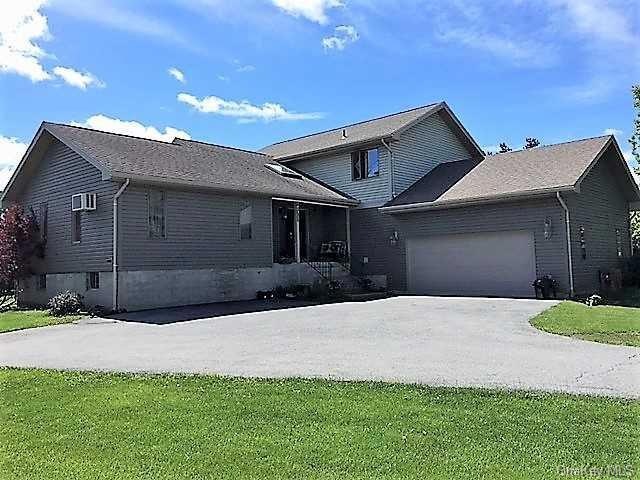 10 Pineberry Ct, Poughkeepsie, NY 12603 - photo 1