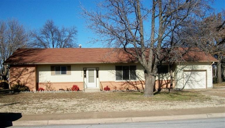 2919 Briggs Ave, Parsons, KS 67357 - photo 1