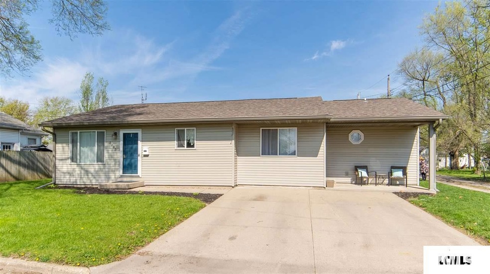 1205 N Hamilton St, Lincoln, IL 62656 - photo 1
