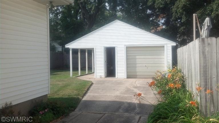 1011 Evelyn St NE, Grand Rapids, MI 49505 - photo 1