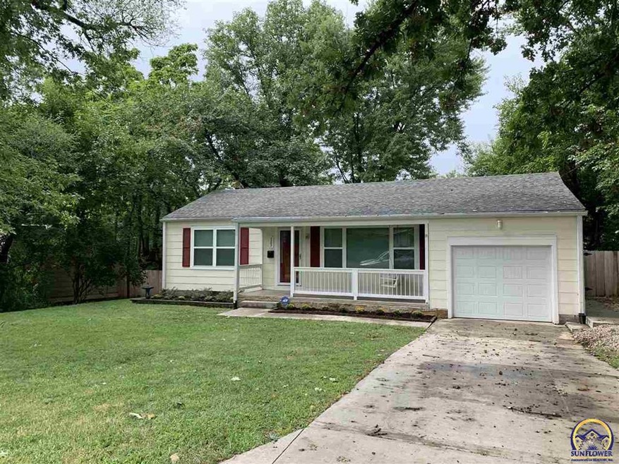 2207 SW Mulvane St, Topeka, KS 66611 - photo 1