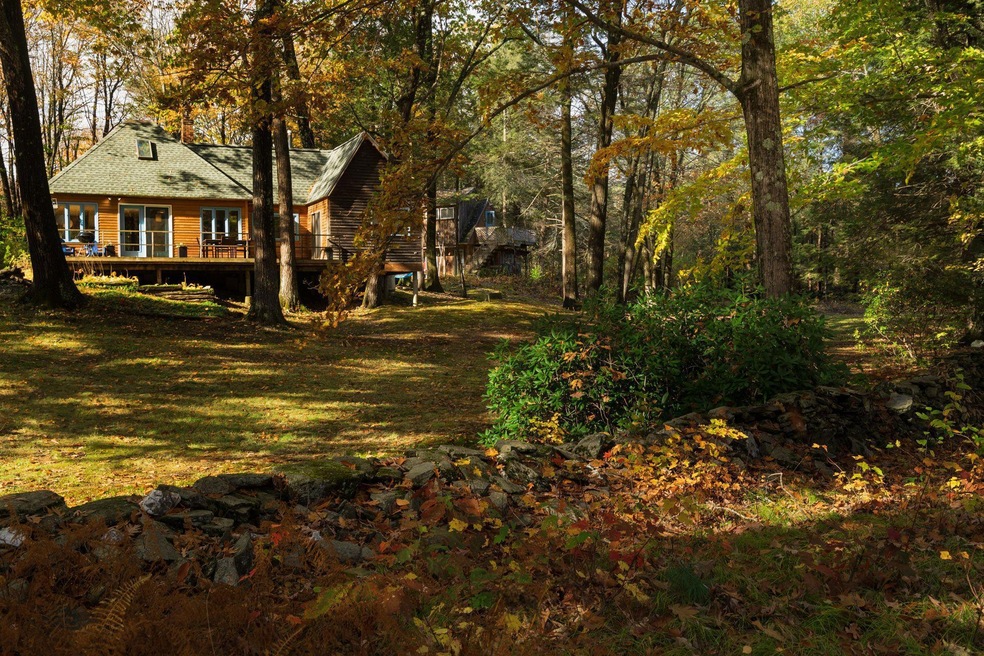 212 S Pine Banks Rd, Putney, VT 05346 - photo 1