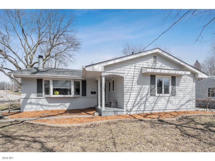 2923 Vine St, West Des Moines, IA 50265 - photo 1