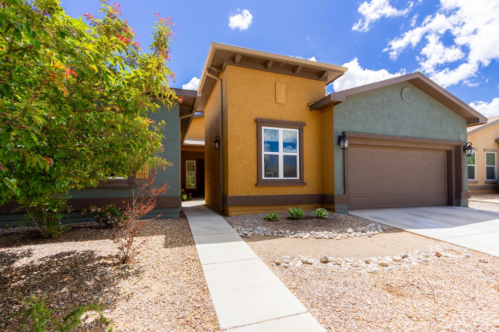 301 Zuni River Cir SW, Los Lunas, NM 87031 - photo 1