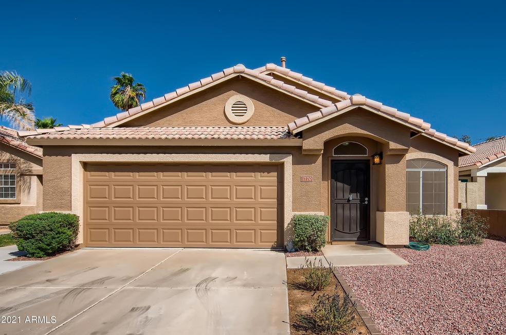 1-124434108-01 Exterior Front