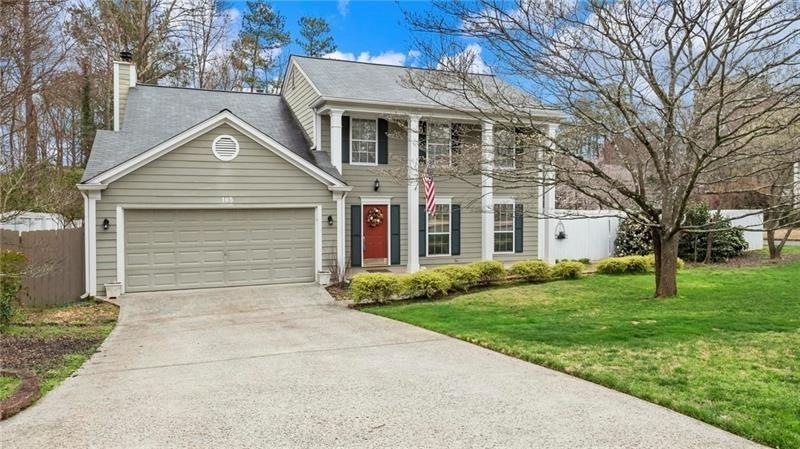 Charming Colonial home with fenced yard!