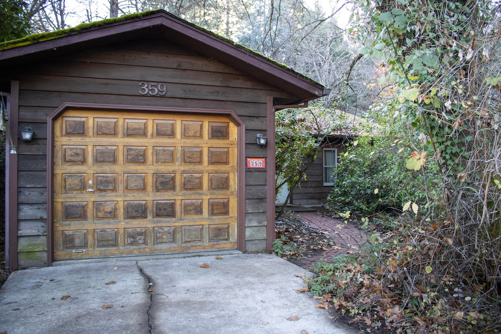 359 Wells Dr, Cave Junction, OR 97523 - photo 1