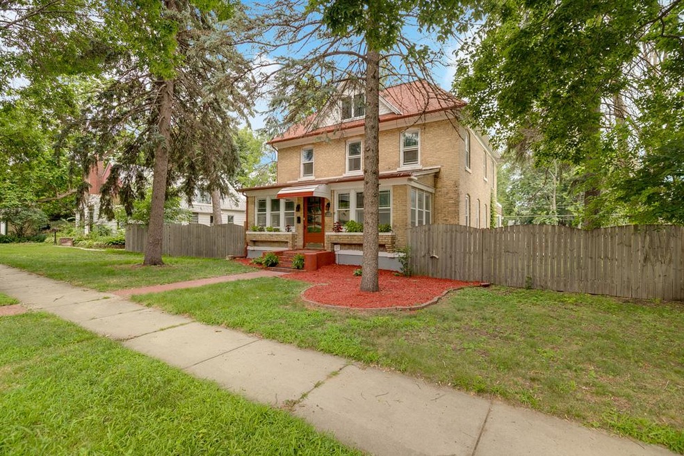 Grand classic Shakopee home