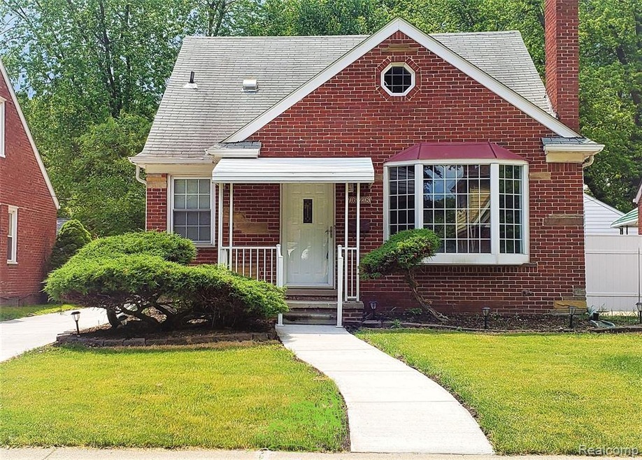 FRONT OF HOUSE
