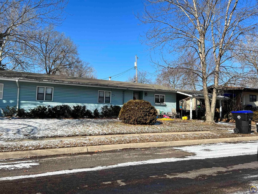 6615 SW Fieldwood Dr, Topeka, KS 66619 - photo 1