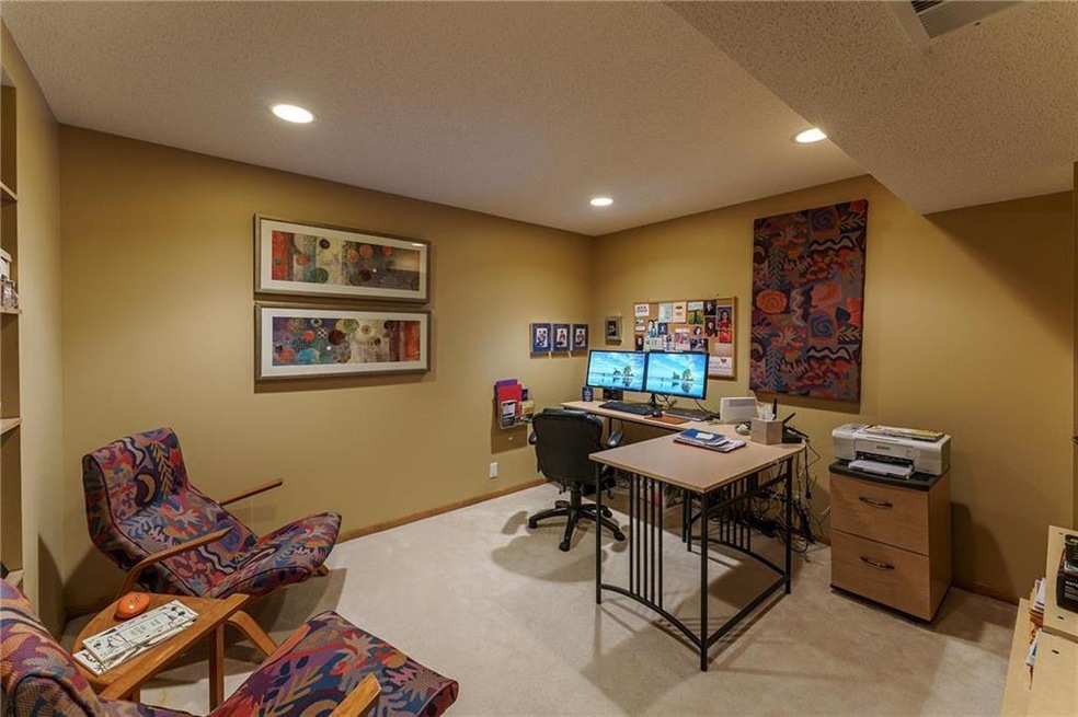 8118 Lingle Ln, Lenexa, KS 66215 - photo 1