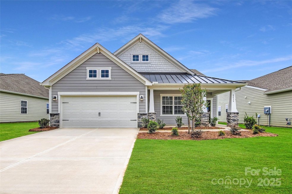 Castleford II Exterior