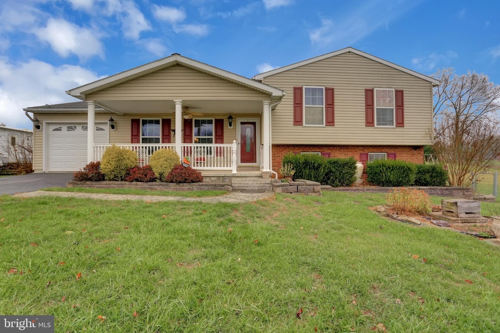 9044 Rosebud Dr, Greencastle, PA 17225 - photo 1