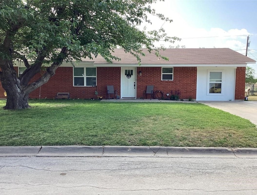 500 Parkway Dr, Brownwood, TX 76801 - photo 1