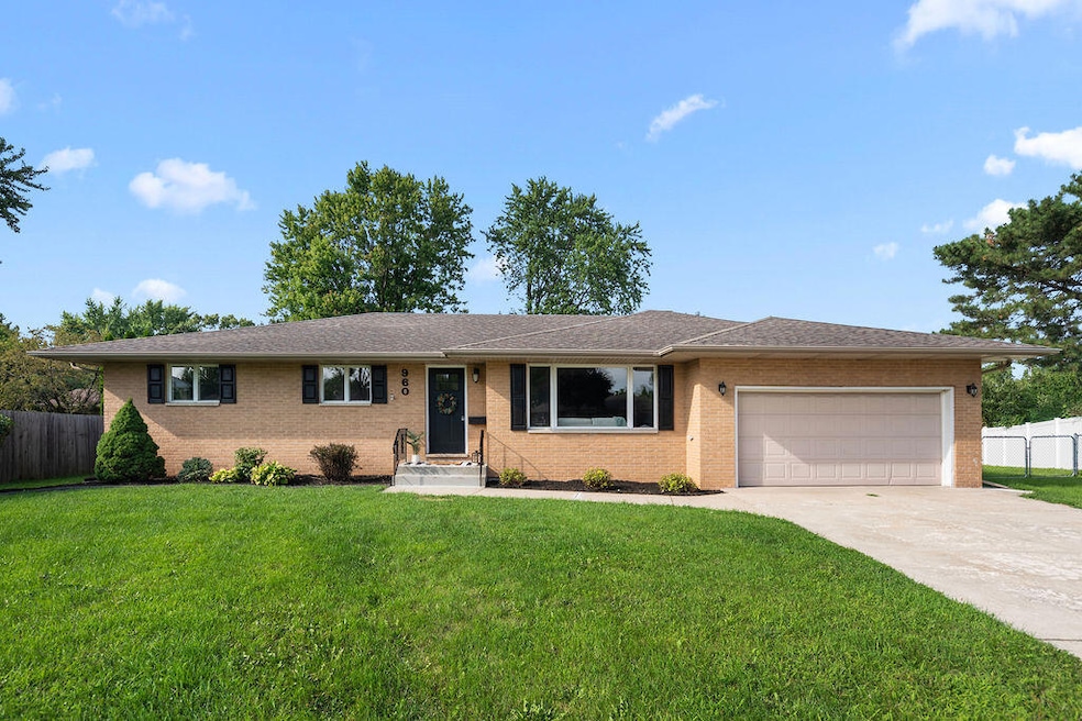 960 Cherokee Ct, Crown Point, IN 46307 - photo 1