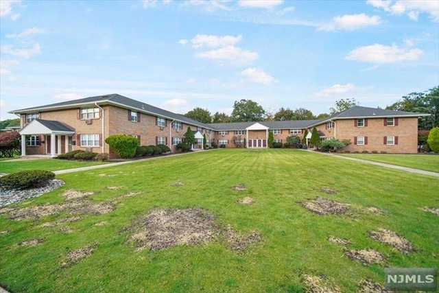 205 N Maple Ave, Park Ridge, NJ 07656 - photo 1