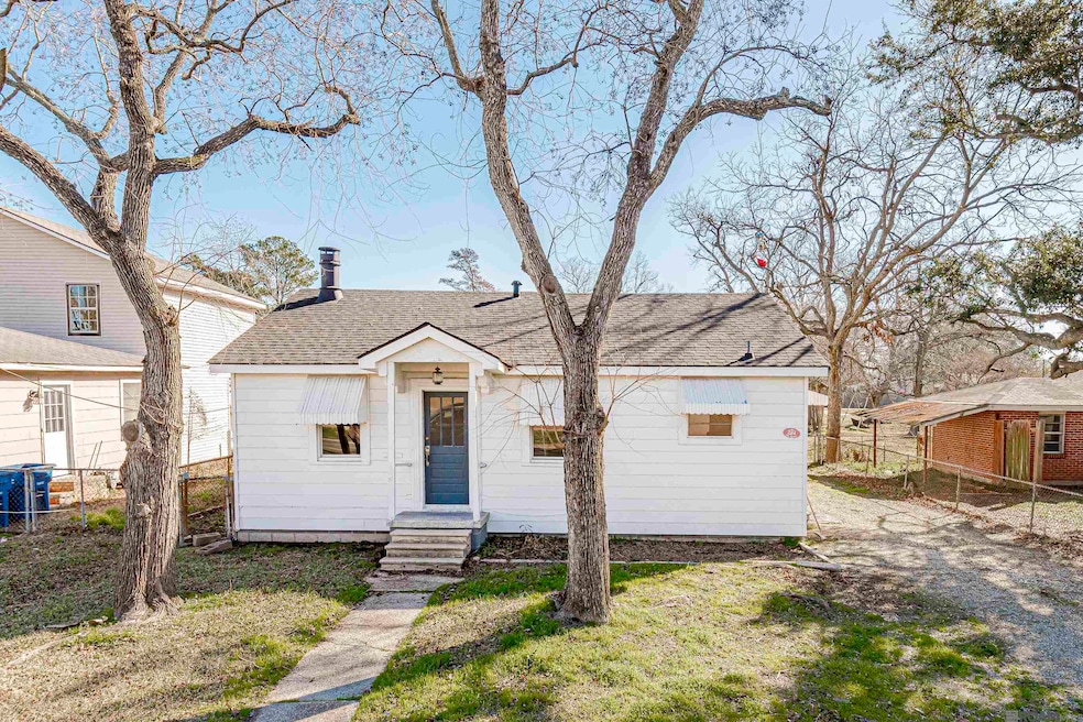 224 8th St, Port Allen, LA 70767 - photo 1