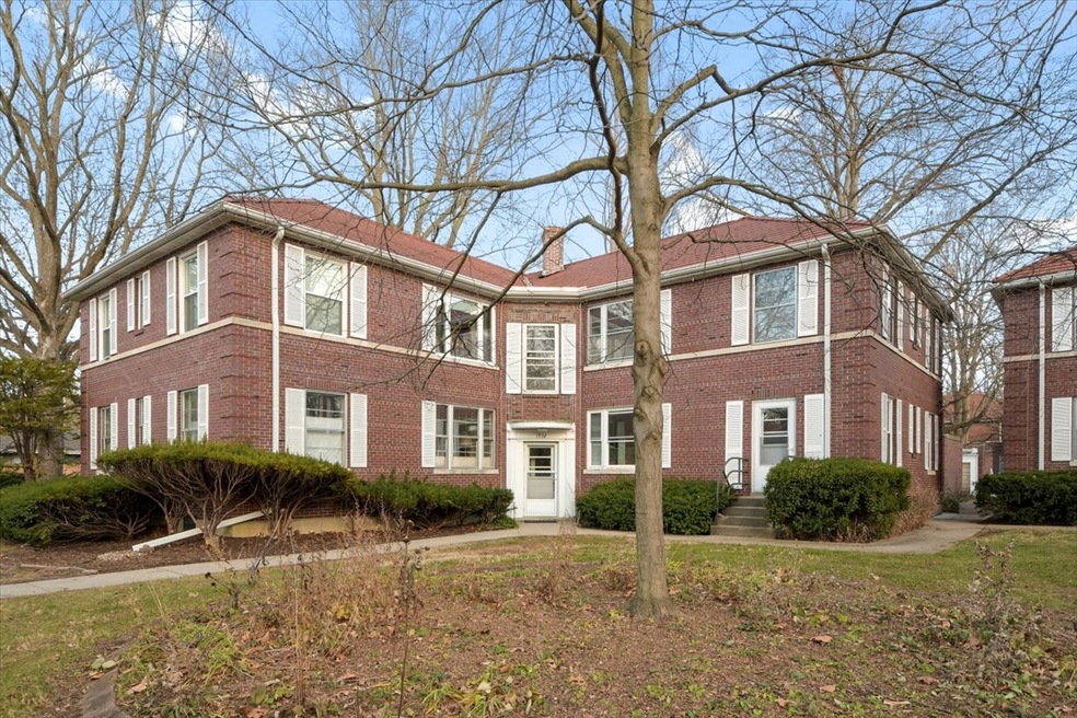 1502 S Race St unit 2, Urbana, IL 61801 - photo 1