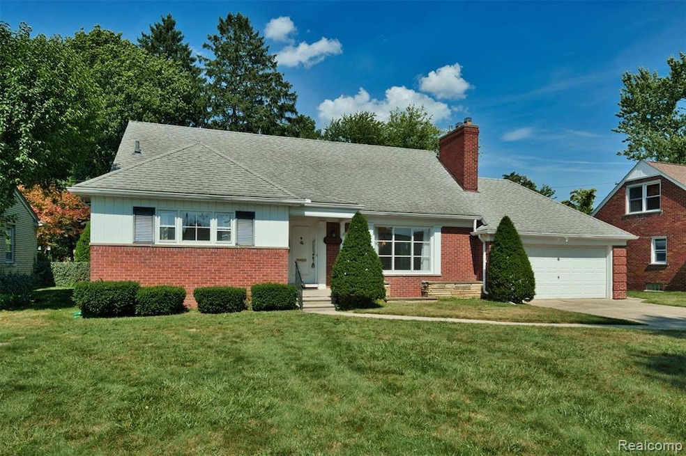 826 Shoreham Rd, Grosse Pointe Woods, MI 48236 - photo 1