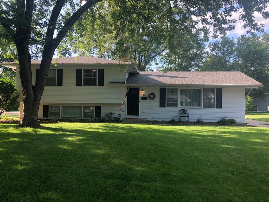 311 Robin Hill Dr, Naperville, IL 60540 - photo 1