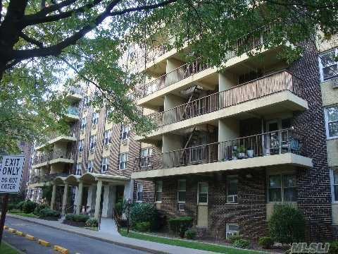 140-55 34 Ave unit 3L, Flushing, NY 11354 - photo 1