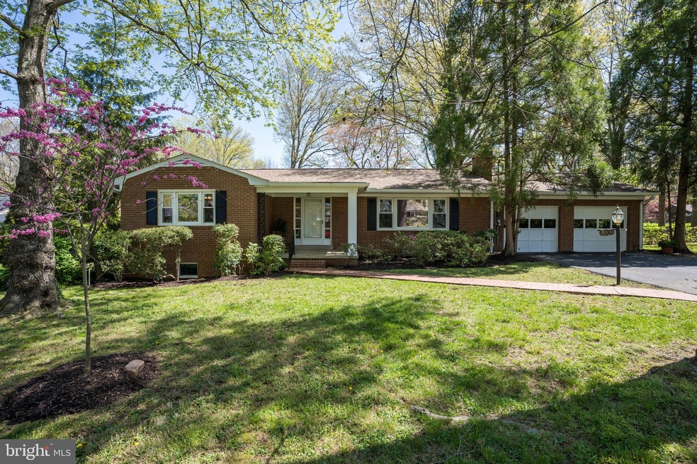 8909 Bridgehaven Ct, Alexandria, VA 22308 - photo 1