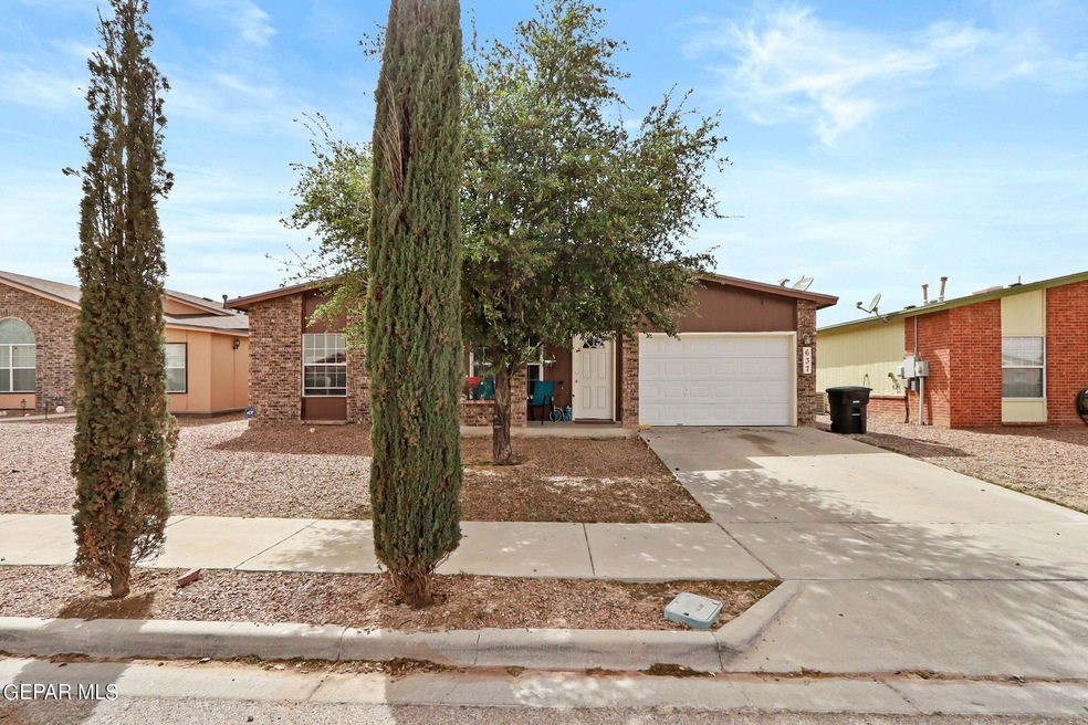 637 Desierto Bonito St, Horizon City, TX 79928 - photo 1