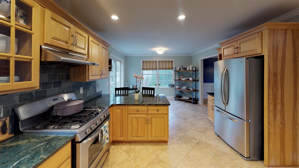 21 Hilton Dr, Newmarket, NH 03857 - photo 1