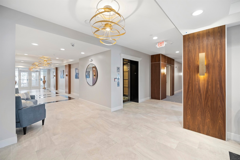 The Club at Meadowbrook unit V105, Salem, NH 03079 - photo 1