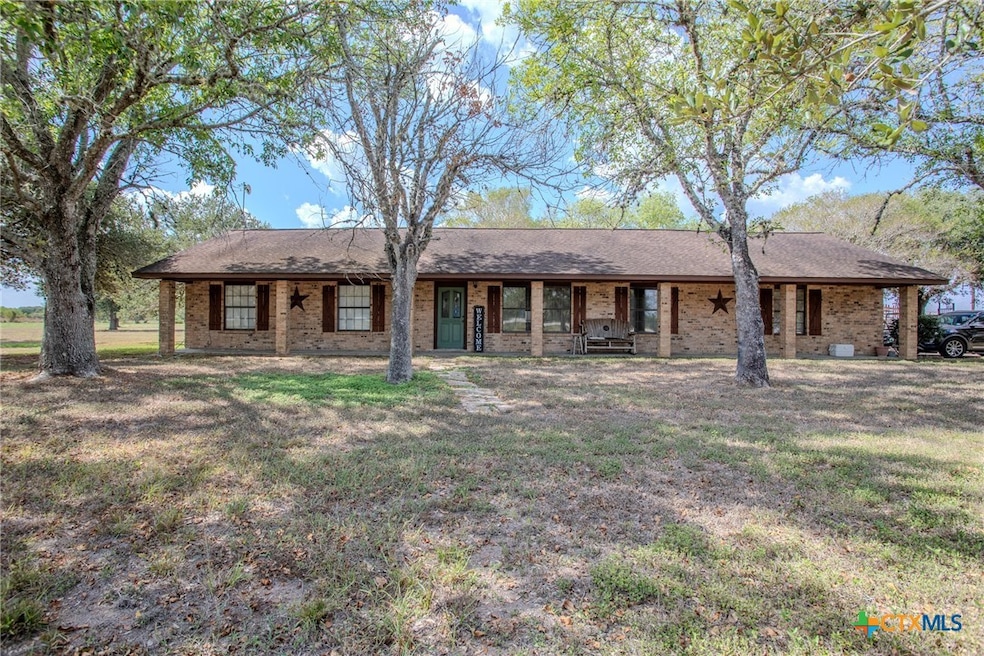 25195 US Highway 77 N, Yoakum, TX 77995 - photo 1