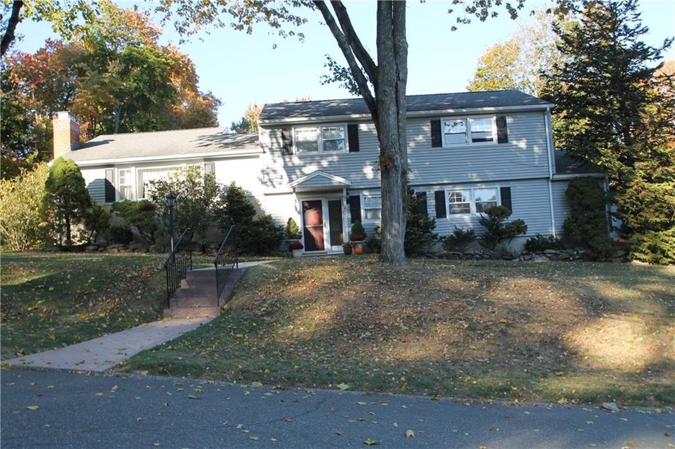 4 BERDOOM, 2.5 BATHS WITH 2000+ SQUARE FT. - SPLIT