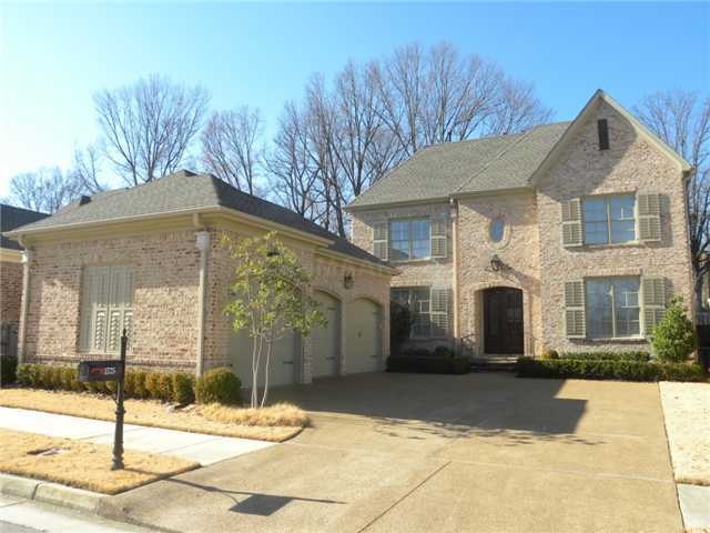 ELEGANT CUSTOM BUILT HOME WITH SPACIOUS SIDE LOAD 